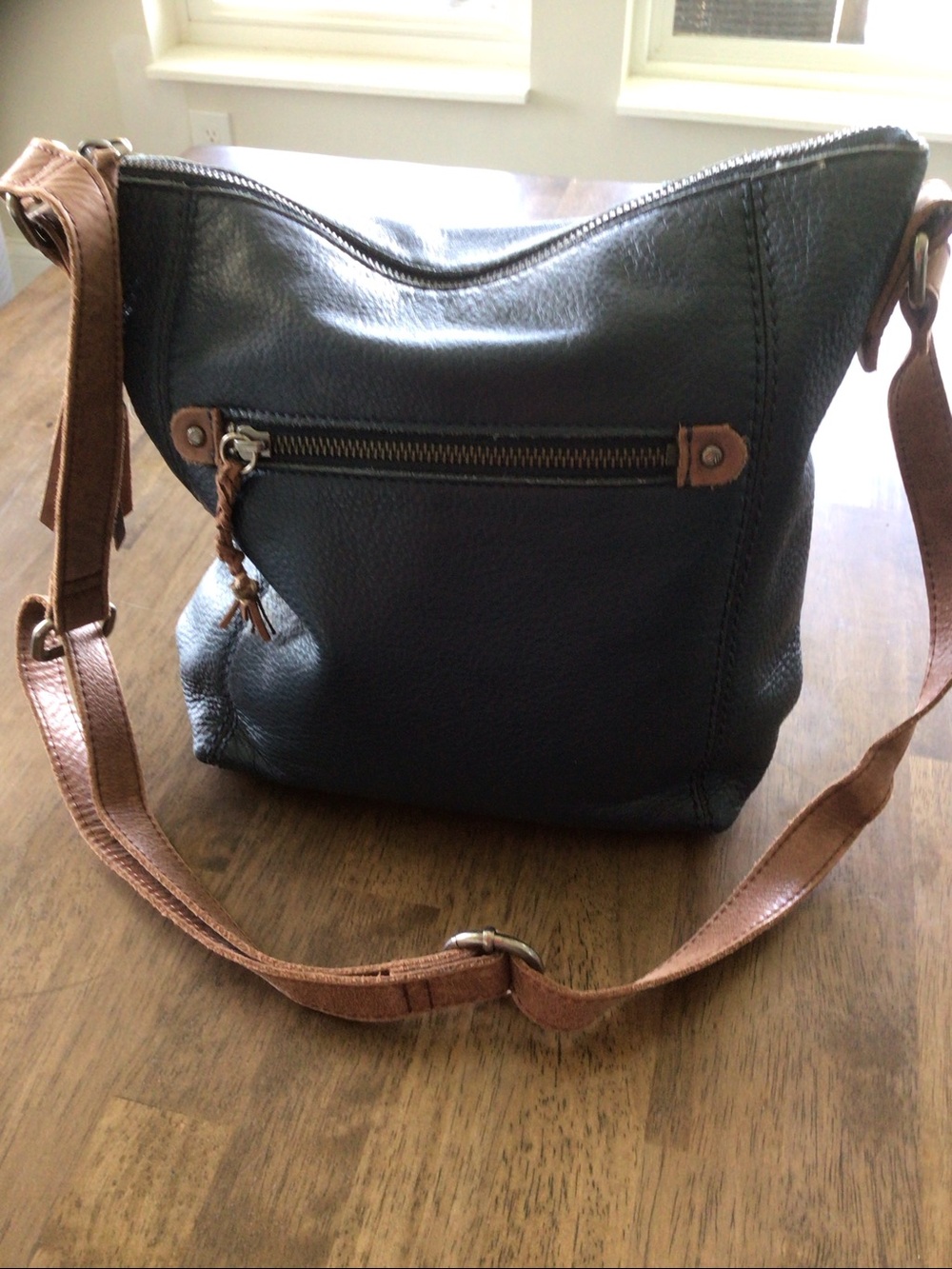 The Sak Navy Leather Shoulder Bag with Tan Trim and Strap - Picture 5 of 11